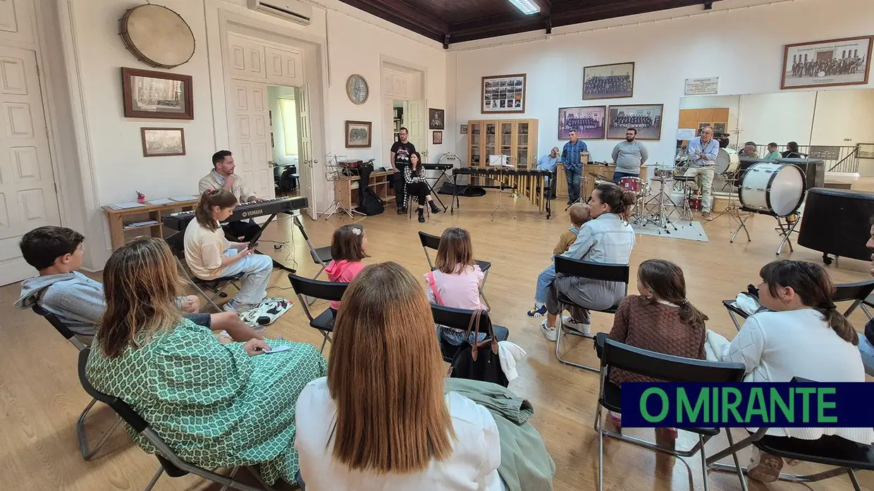 Sociedade Filarmónica Benaventense promoveu aula aberta para experimentar instrumentos musicais