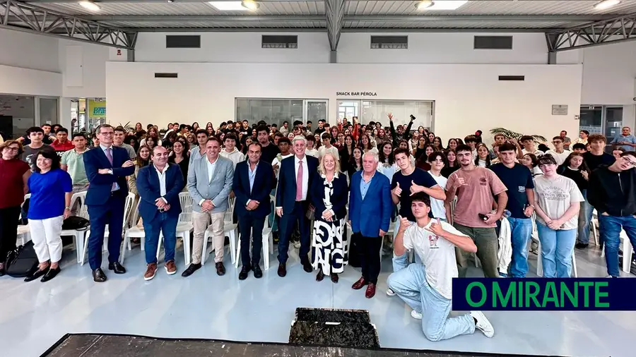 Mário Centeno deu aula aberta a 160 alunos do Agrupamento de Escolas de Alcanena Mário Centeno deu aula aberta a 160 alunos do Agrupamento de Escolas de Alcanena