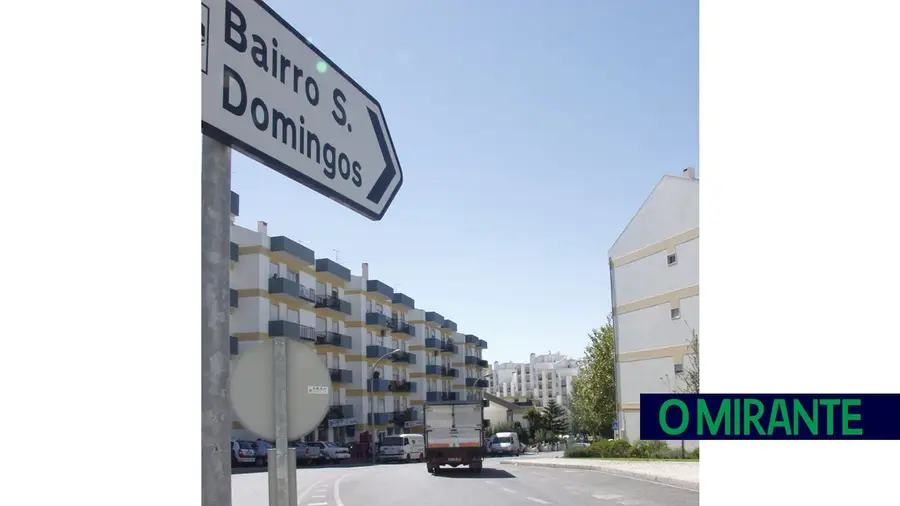 Moradores de São Domingos queixam-se do ruído da Rua O e do estacionamento de camiões Moradores de São Domingos queixam-se do ruído da Rua O e do estacionamento de camiões
