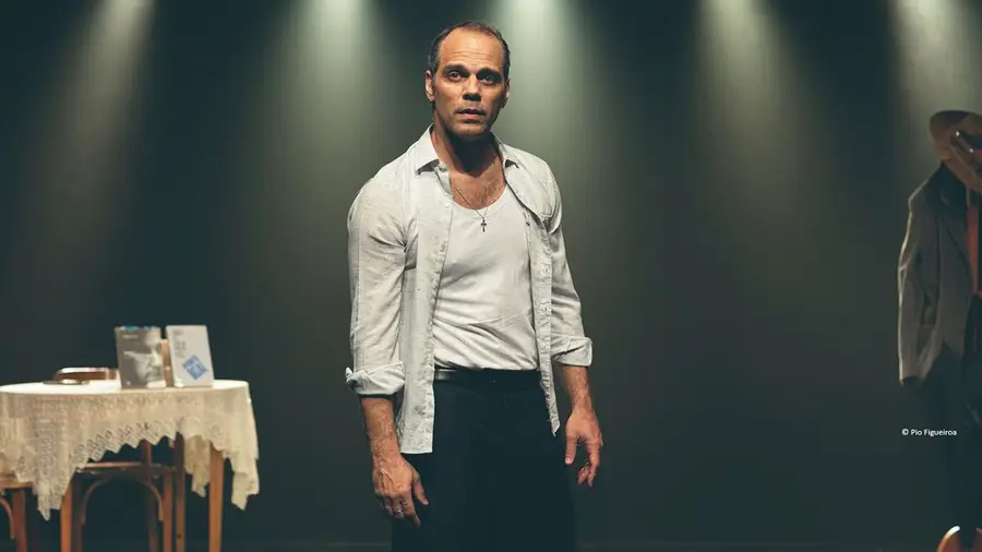 ‘Hamlet: 16 x8’ para ver sábado no Teatro Sá da Bandeira em Santarém ‘Hamlet: 16 x8’ para ver sábado no Teatro Sá da Bandeira em Santarém