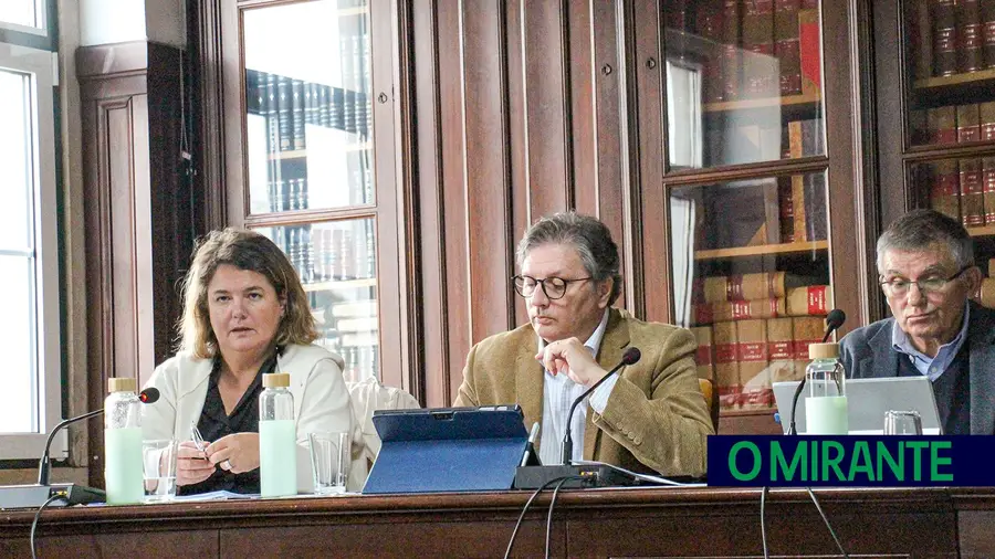 Abandonar reuniões de câmara em Azambuja é uma tradição Abandonar reuniões de câmara em Azambuja é uma tradição