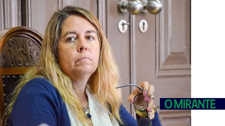 Senhora vereadora ainda não esgotou o seu tempo Senhora vereadora ainda não esgotou o seu tempo