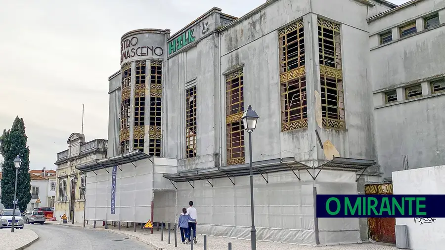 Teatro Rosa Damasceno só pode ser salvo pelo município de Santarém Teatro Rosa Damasceno só pode ser salvo pelo município de Santarém