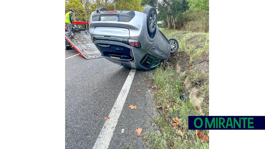 Provoca acidente e põe-se em fuga na Nacional 3 no Cartaxo Provoca acidente e põe-se em fuga na Nacional 3 no Cartaxo