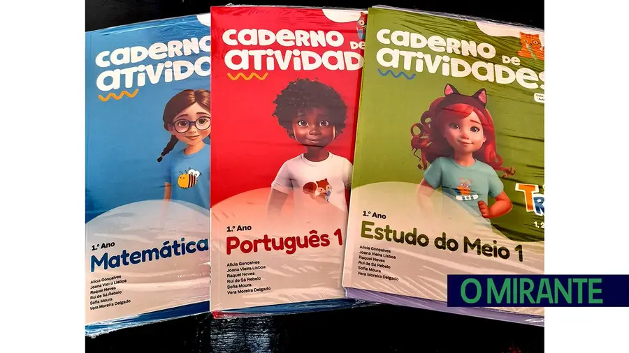 Cartaxo entregou mais de mil cadernos de fichas a alunos carenciados