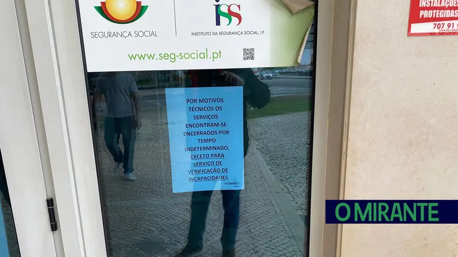 Atendimento da Segurança Social em Santarém continua suspenso e utentes reclamam alternativa Atendimento da Segurança Social em Santarém continua suspenso e utentes reclamam alternativa