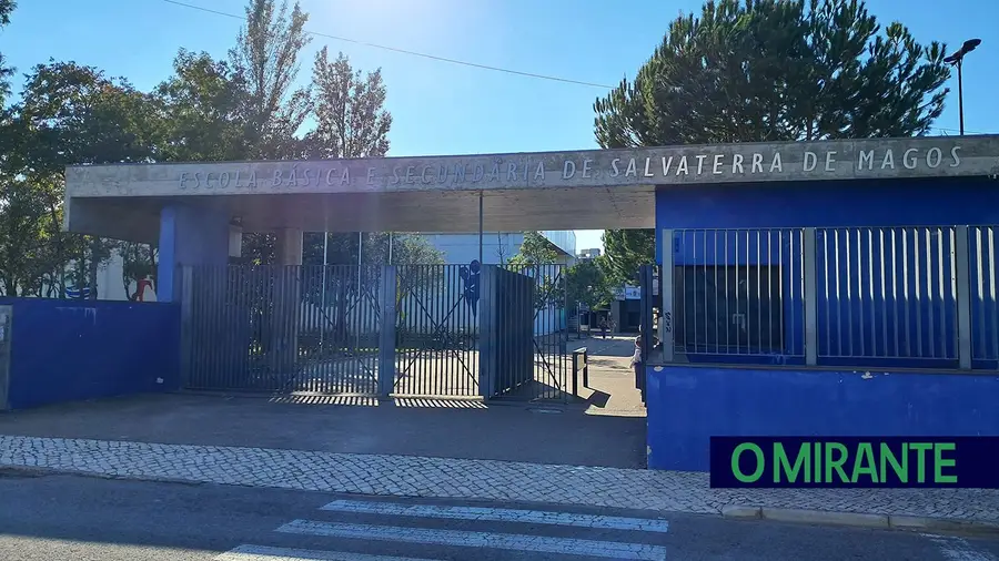 Alunos suspensos por levarem pistola airsoft para escola de Salvaterra Alunos suspensos por levarem pistola airsoft para escola de Salvaterra