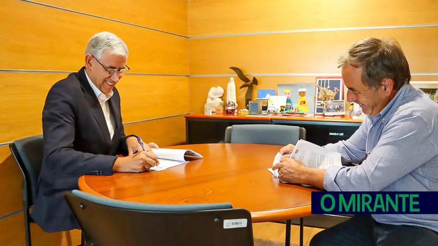 Ourém apoia intervenções em campos de futebol do concelho Ourém apoia intervenções em campos de futebol do concelho
