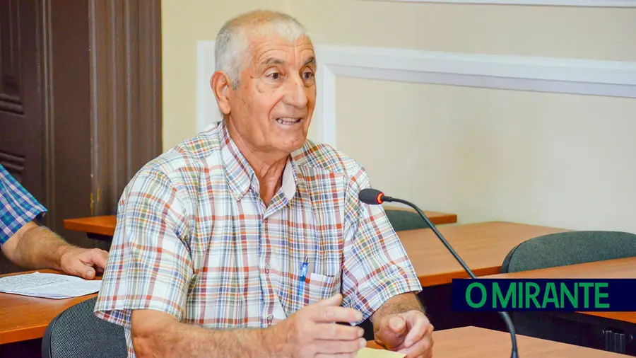Morador de Samora Correia continua a reclamar de sucateira junto à sua residência Morador de Samora Correia continua a reclamar de sucateira junto à sua residência