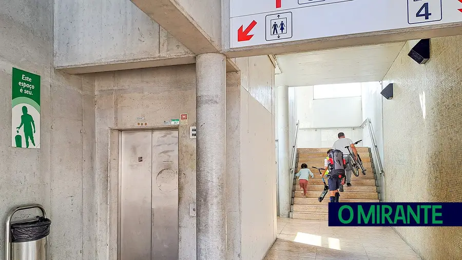 Utentes com mobilidade reduzida impedidos de apanhar comboio na Póvoa de Santa Iria Utentes com mobilidade reduzida impedidos de apanhar comboio na Póvoa de Santa Iria