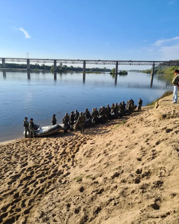 Fuzileiros a remarem desde Santarém até Vila Franca de Xira