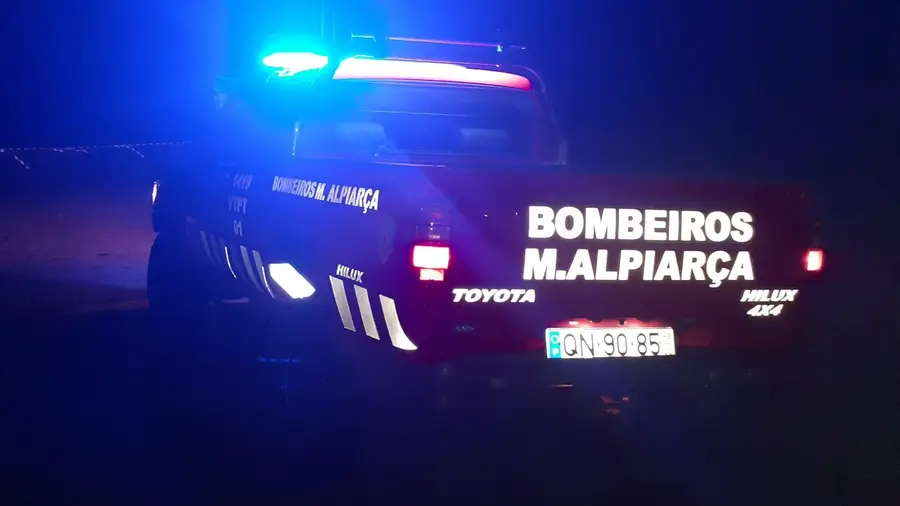 Incêndio num carro em Alpiarça está a ser investigado Incêndio num carro em Alpiarça está a ser investigado