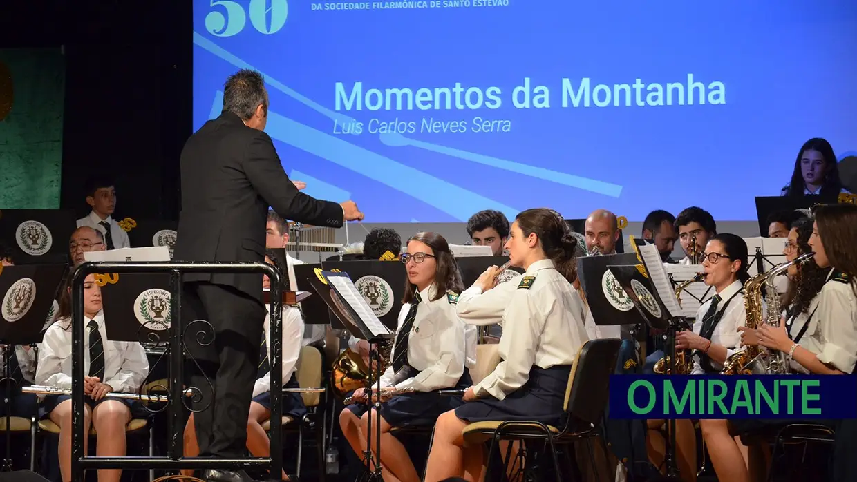 Filarmónica de Santo Estêvão celebra 50 anos com casa cheia