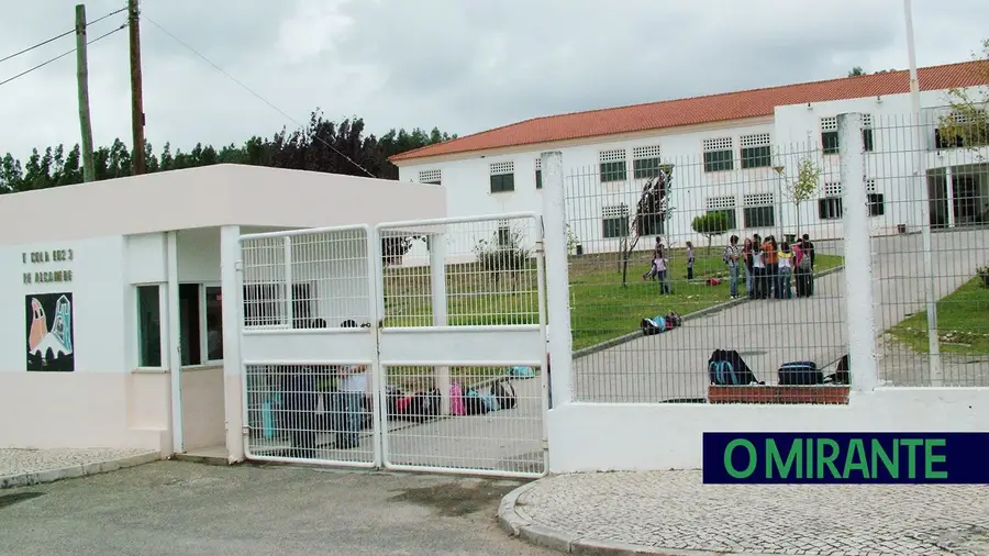 Obras nas Escolas Ginestal Machado e de Alcanede vão custar 19 milhões Obras nas Escolas Ginestal Machado e de Alcanede vão custar 19 milhões