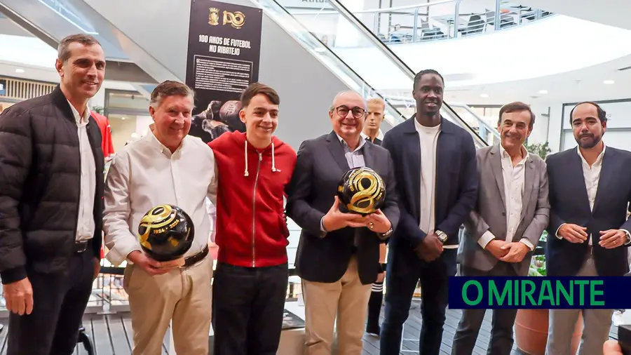 Éder e Pauleta inauguram exposição do centenário da Associação de Futebol de Santarém Éder e Pauleta inauguram exposição do centenário da Associação de Futebol de Santarém