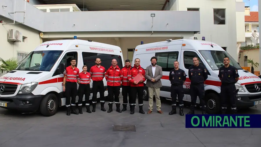 Tomar cede duas ambulâncias à Cruz Vermelha Tomar cede duas ambulâncias à Cruz Vermelha
