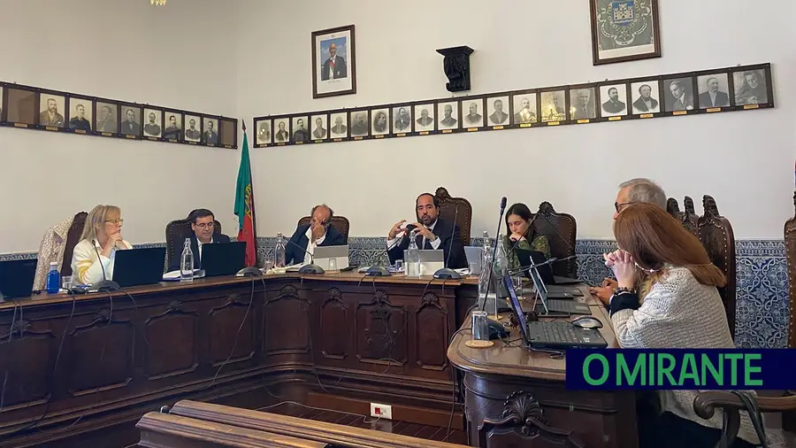 Estado do centro histórico de Santarém motivou debate aceso na reunião de câmara Estado do centro histórico de Santarém motivou debate aceso na reunião de câmara