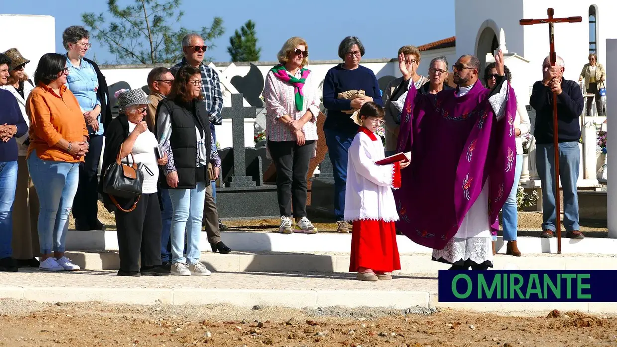 Inaugurada ampliação do Cemitério de Arruda dos Pisões
