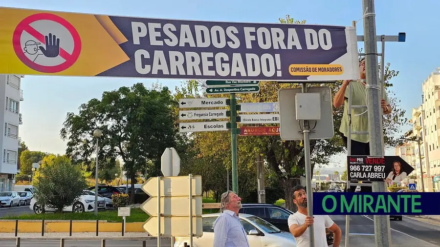 Moradores do Carregado exigem segurança rodoviária e desvio do trânsito de pesados