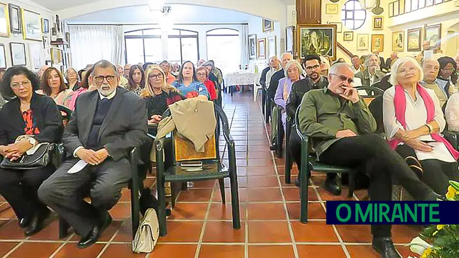 Dar voz à literatura entre centenas de pinturas Dar voz à literatura entre centenas de pinturas