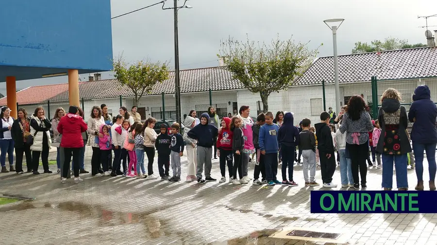 Simulacro de sismo envolveu comunidade escolar de São João da Ribeira