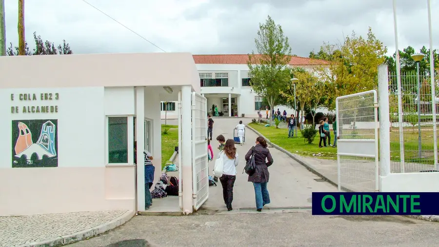 Obras nas escolas Ginestal Machado e EB 2,3 de Alcanede vão custar 19 milhões Obras nas escolas Ginestal Machado e EB 2,3 de Alcanede vão custar 19 milhões