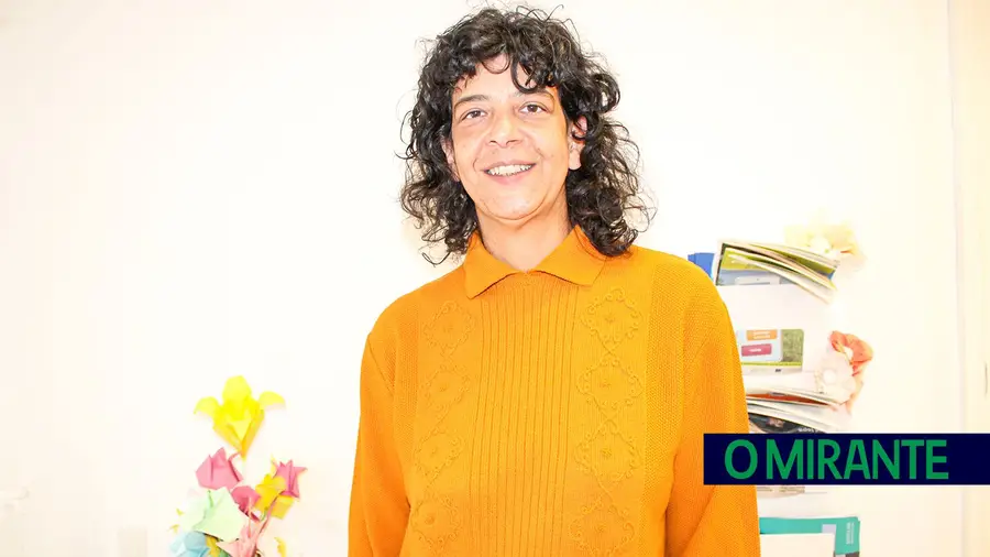 Ana Catarina usa a costura criativa para apoiar causas sociais e ambientais Ana Catarina usa a costura criativa para apoiar causas sociais e ambientais