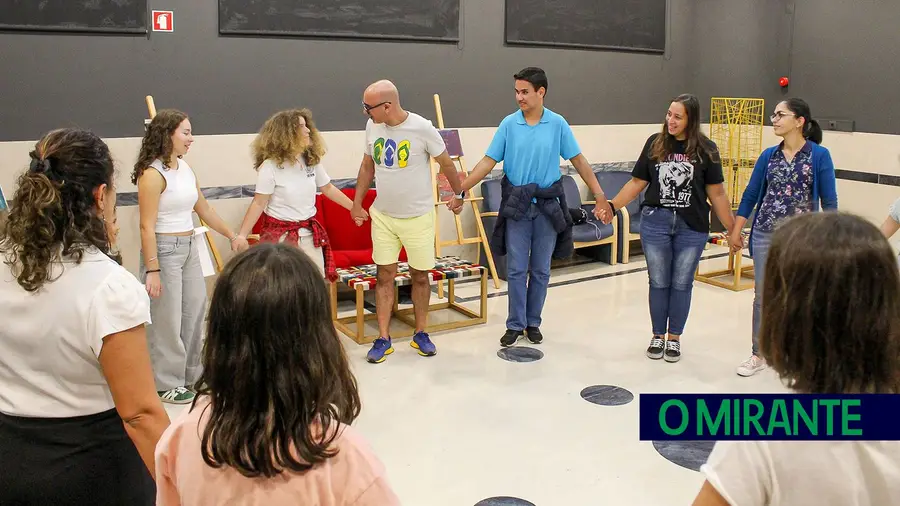 Projecto “Tomar Conta do Palco” já começou no Cine-Teatro Paraíso Projecto “Tomar Conta do Palco” já começou no Cine-Teatro Paraíso