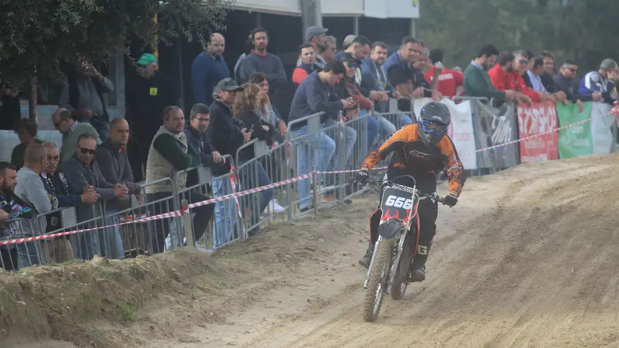 Resistência de motos 50cc em Foros de Benfica do Ribatejo