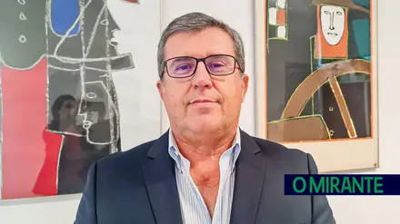 Celebro o Natal que tem origem nas festas pagãs do solstício que simbolizavam a vitória da luz sobre a escuridão Celebro o Natal que tem origem nas festas pagãs do solstício que simbolizavam a vitória da luz sobre a escuridão