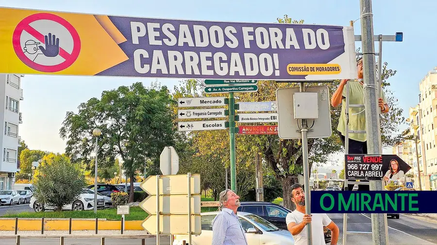 Moradores do Carregado exigem segurança rodoviária e desvio do trânsito de pesados Moradores do Carregado exigem segurança rodoviária e desvio do trânsito de pesados