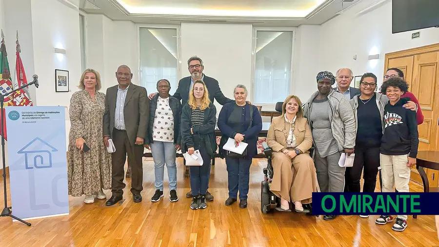 Vila Franca de Xira entrega sete casas a famílias carenciadas Vila Franca de Xira entrega sete casas a famílias carenciadas