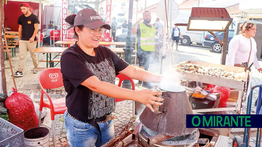 Uma motorista de transportes públicos que assa castanhas nas feiras em homenagem à sua mãe