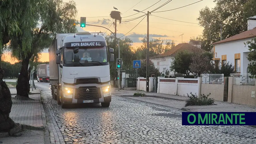 Trânsito condicionado na EN251 em Azervadinha a partir de 18 de Novembro Trânsito condicionado na EN251 em Azervadinha a partir de 18 de Novembro