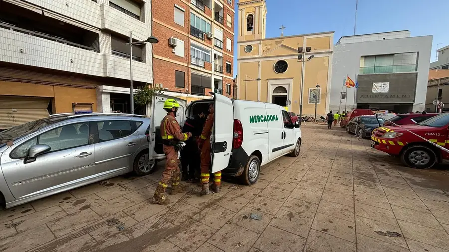 Mercadona ajuda colaboradores afectados pela catástrofe em Valência Mercadona ajuda colaboradores afectados pela catástrofe em Valência