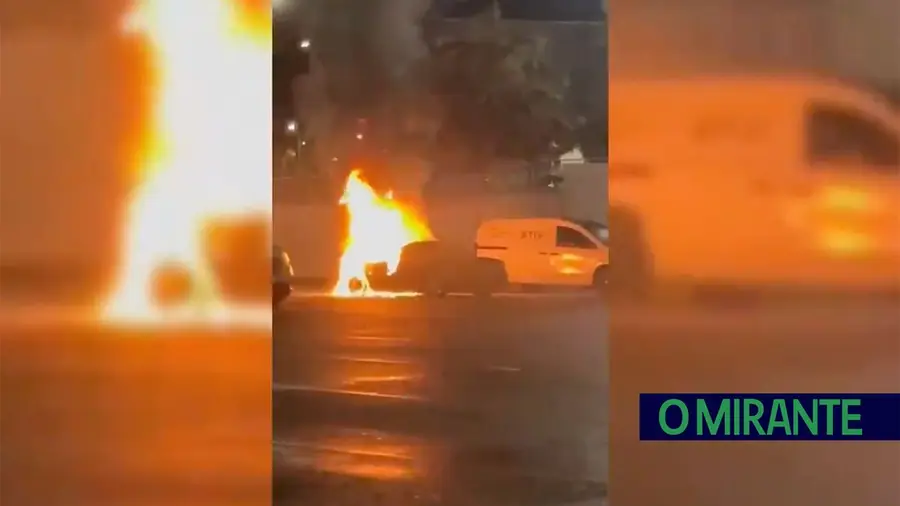 Morre queimado dentro do carro em Alverca Morre queimado dentro do carro em Alverca