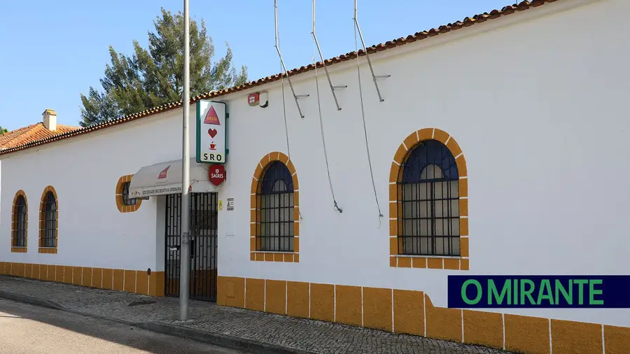Obras na Sociedade Recreativa Operária do Vale de Santarém Obras na Sociedade Recreativa Operária do Vale de Santarém