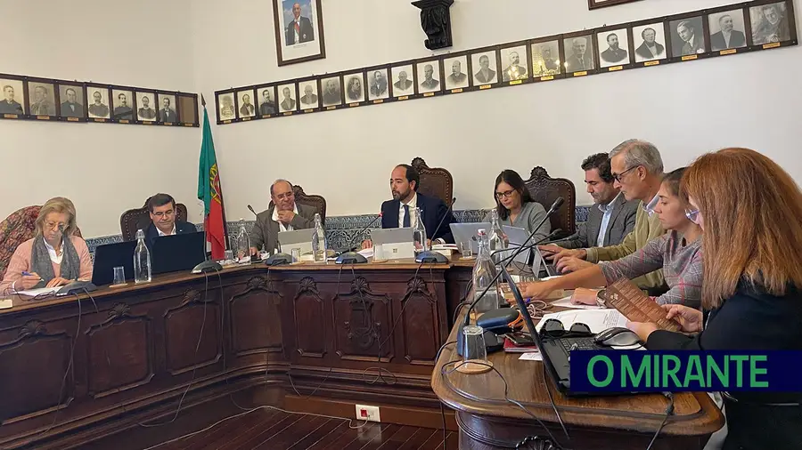 Minuto de silêncio por Jaime Carvalho na reunião da Câmara de Santarém Minuto de silêncio por Jaime Carvalho na reunião da Câmara de Santarém