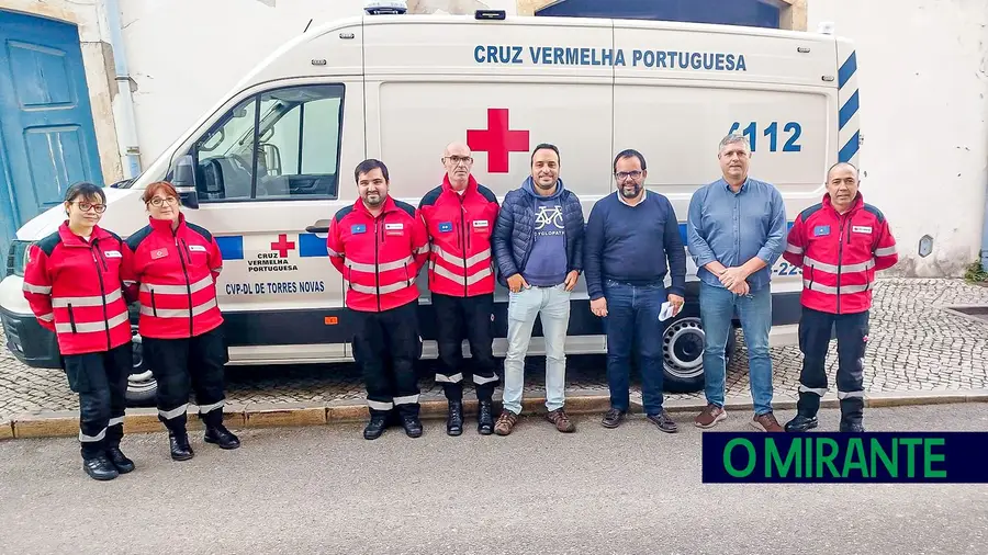 Cruz Vermelha de Torres Novas com nova ambulância de socorro Cruz Vermelha de Torres Novas com nova ambulância de socorro
