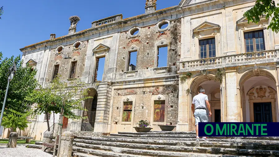 Palácios em risco de ruir em Azambuja vão continuar à espera de investimento privado Palácios em risco de ruir em Azambuja vão continuar à espera de investimento privado