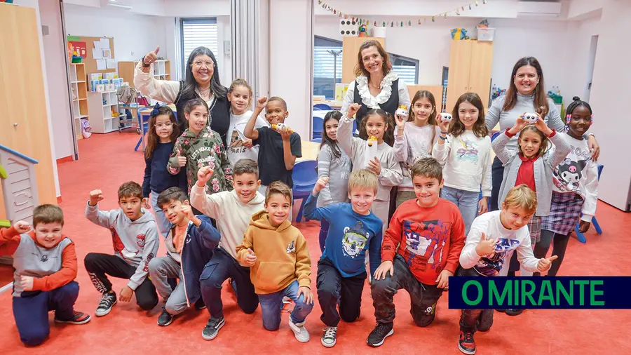 Escola de Vialonga aposta na robótica para despertar o interesse dos alunos pela ciência Escola de Vialonga aposta na robótica para despertar o interesse dos alunos pela ciência