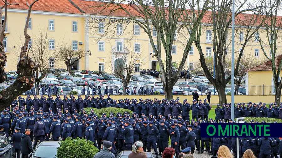 Alunos da Escola de Polícia criam dificuldades no estacionamento e prejudicam comércio em Torres Novas