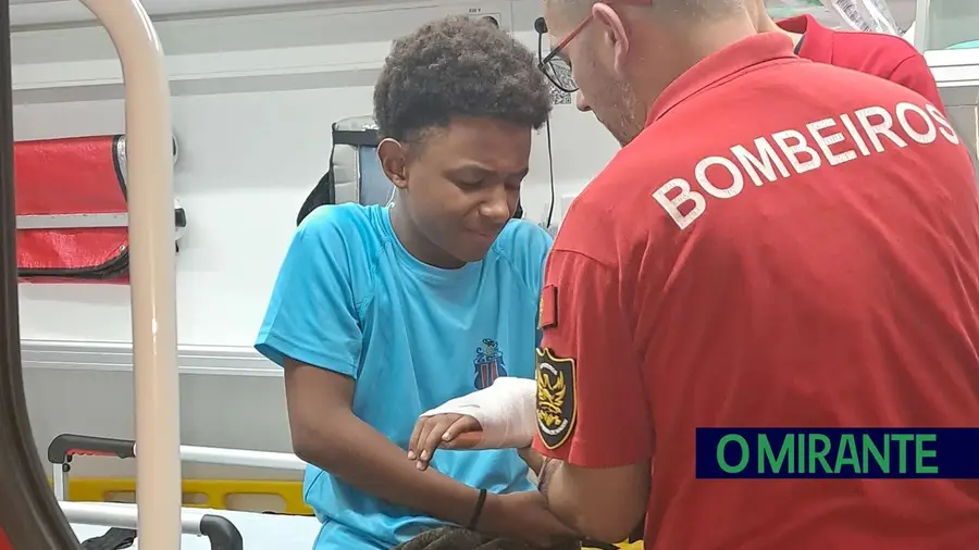 Jovem atleta espera 90 minutos por ambulância após lesão no final de um treino em Coruche Jovem atleta espera 90 minutos por ambulância após lesão no final de um treino em Coruche