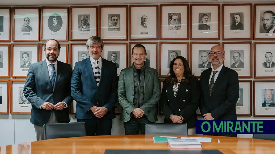 Viver Santarém assina protocolo com o Sporting para natação e polo aquático Viver Santarém assina protocolo com o Sporting para natação e polo aquático