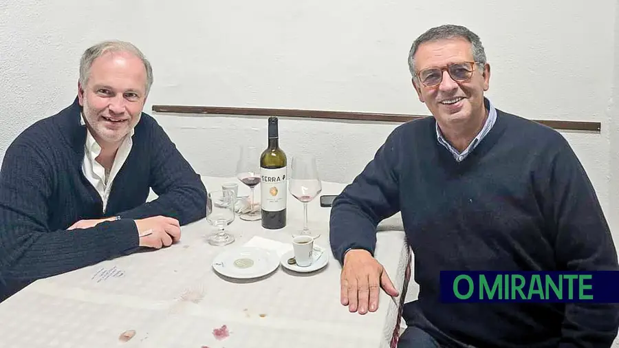 Um encontro à mesa de dois velhos camaradas