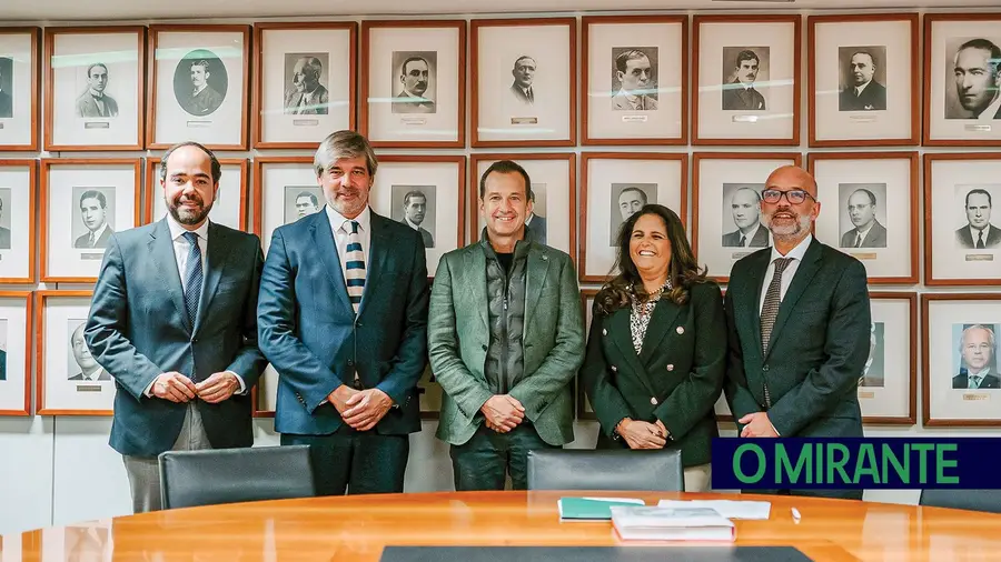 Viver Santarém assina protocolo com o Sporting para natação e polo aquático Viver Santarém assina protocolo com o Sporting para natação e polo aquático
