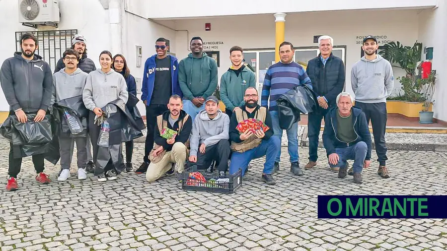 Associação Cem Rumos investe na aldeia de Vale das Mós para a tornar mais atractiva Associação Cem Rumos investe na aldeia de Vale das Mós para a tornar mais atractiva