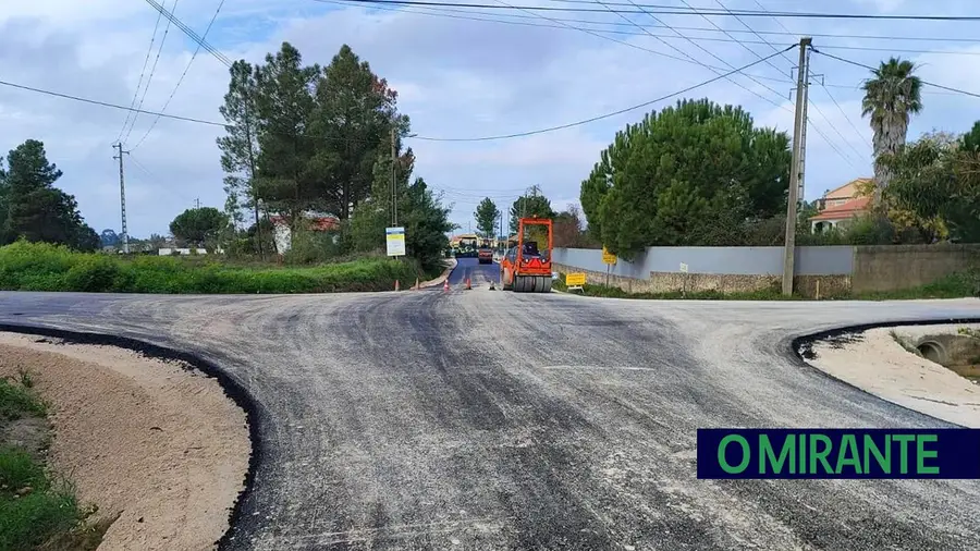 Rua Vale Cilhão em Marinhais está a ser alcatroada