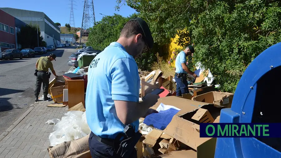 Depósito ilegal de lixos em Vialonga continua e câmara pede ajuda para o Natal