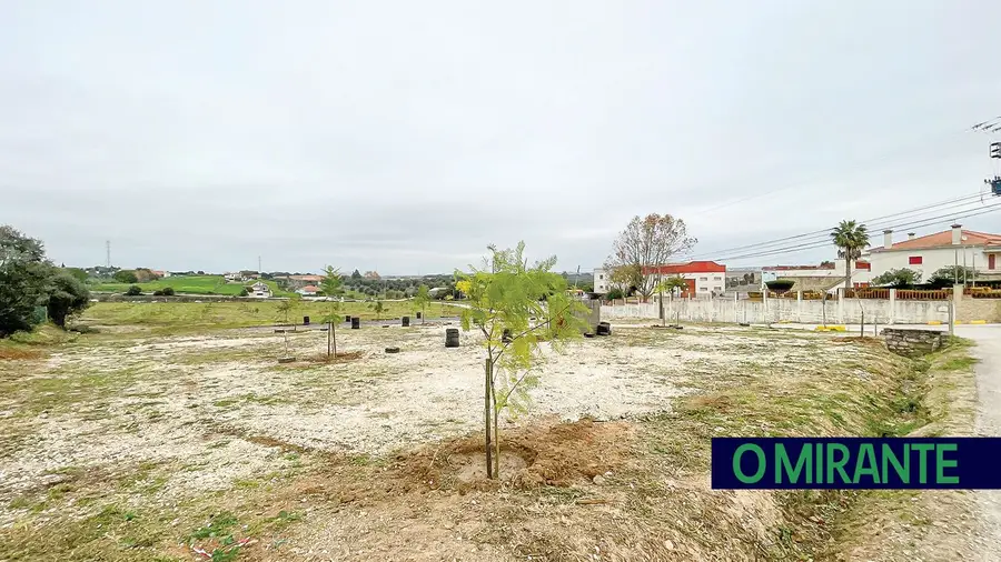 Alcanhões conta com novo espaço verde e de estacionamento